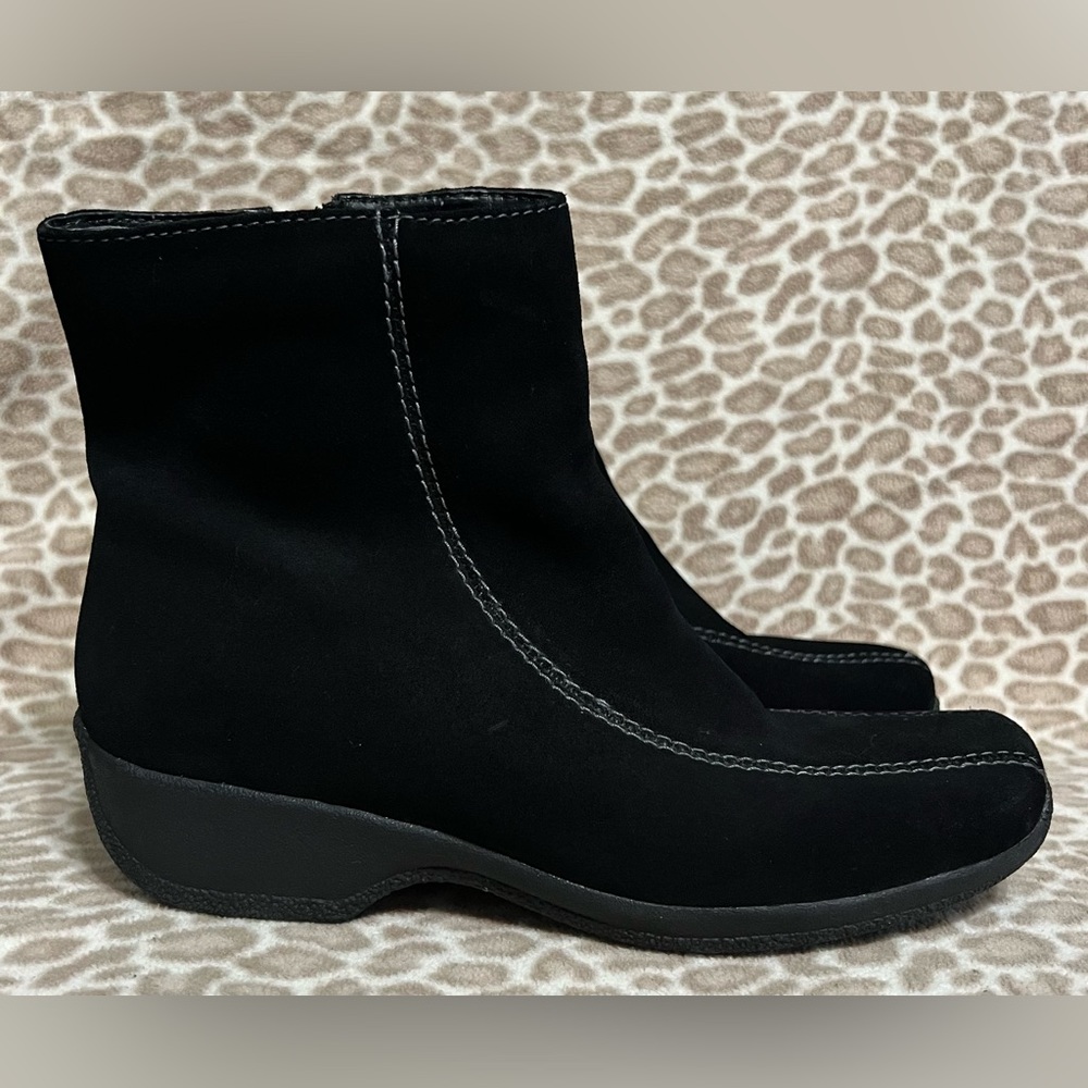 Clarks Ashlyn Ankle Boots Size 7W Black Suede Side Zip Shoes 75171
